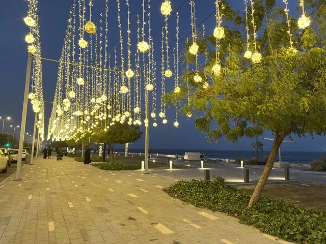 زينة رمضان في ممشى همس بكورنيش الدمام