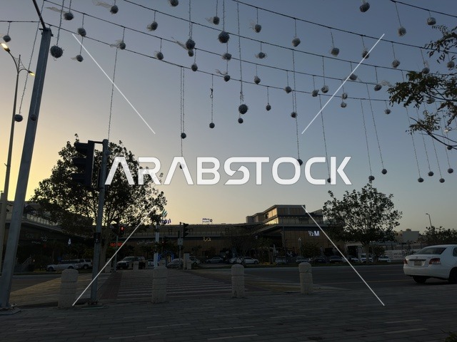 زينة رمضان في ممشى همس بكورنيش الدمام وقت الغروب