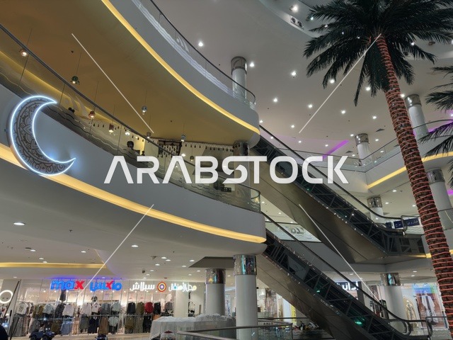التصميم الداخلي لمركز تسوق حديث في الدمام السعودية