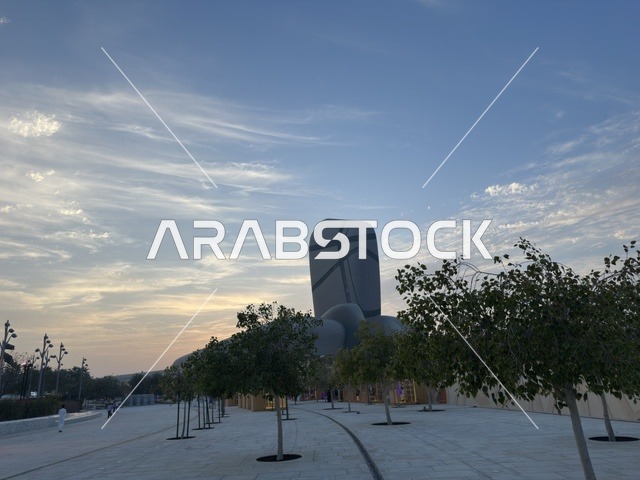 مركز إثراء في الظهران وقت الغروب