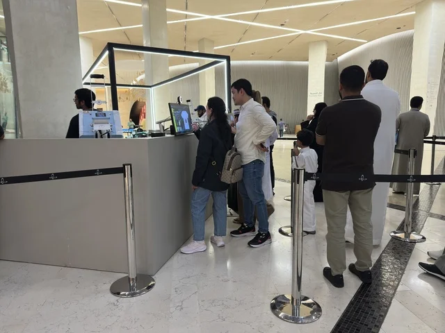 زوار معرض مركز إثراء الظهران والتصميم الداخلي