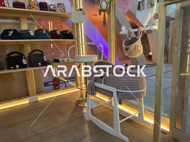 منتجات أطفال يدوية في مركز إثراء الظهران