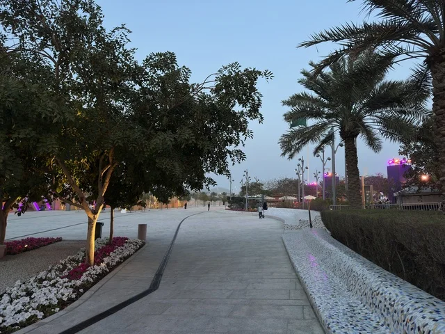 ساحة وممرات مركز إثراء الخارجية في الظهران