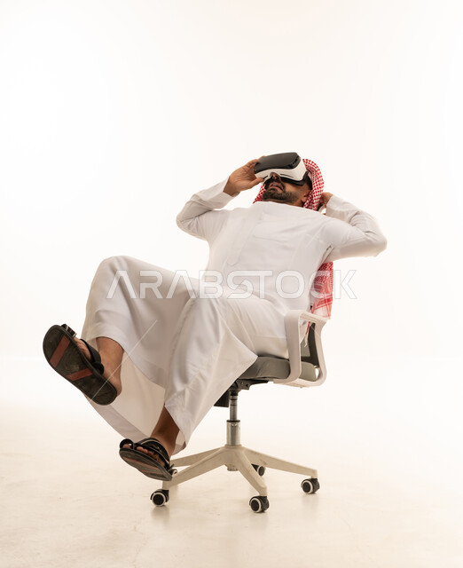 Saudi Man Using VR Headset in Traditional Thobe