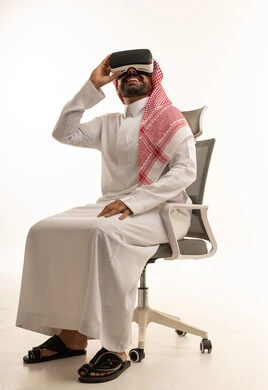 Saudi Man in Traditional Dress Using VR Headset