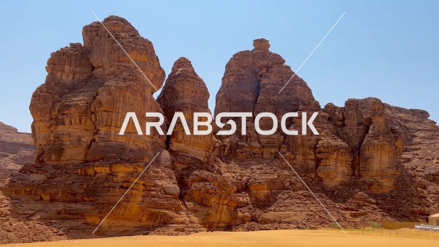 جبال العلا الصخرية في صحراء السعودية