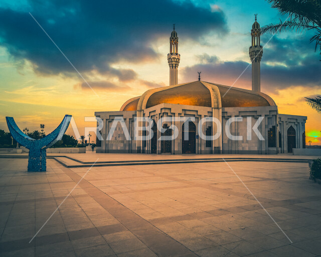 صورة جمالية وقت الغروب لمسجد حسن عناني بمدينة جدة ، روعة المناظر الطبيعية  و المعمارية على كورنيش جدة ، معالم سياحية في المملكة العربية السعودية