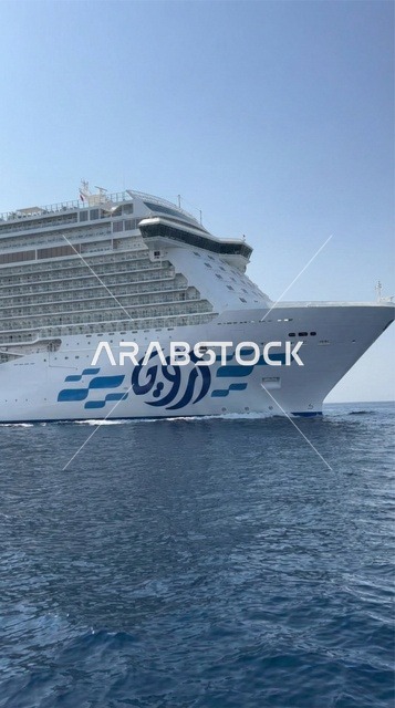 باخرة أرويا السعودية السياحية في البحر الأحمر