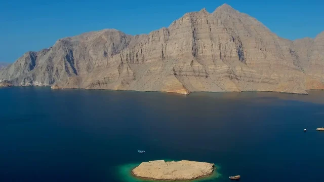 منظر بانورامي لفيوردات مسندم وجبال سلطنة عمان