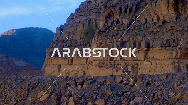 تكوينات جبال مسندم الصخرية في سلطنة عمان وقت الغروب