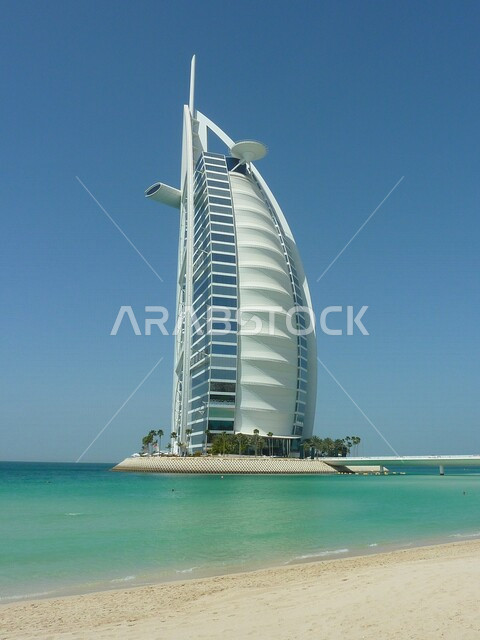 برج العرب في دبي, التصميم الهندسي والمعماري المميز لأبراج الإمارات العربيه المتحده, أبراج وناطحات سحاب على ساحل الخليج العربي في مدينة دبي 