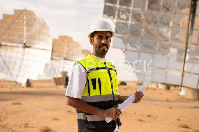 مهندس سعودي في محطة طاقة شمسية صحراوية