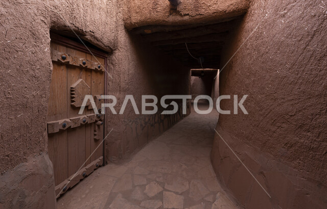 جولة داخل إحدى المباني التراثية الطينية القديمة في قرية أشيقر التراثية بـ"الشقراء" في الرياض في المملكة العربية السعودية، أماكن سياحية تراثية ثقافية تاريخية في السعودية ، أشيقر البلدة القديمة