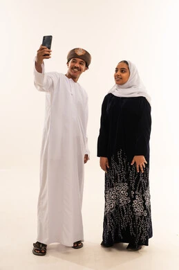 رجل وامرأة من سلطنة عمان باللباس التقليدي
