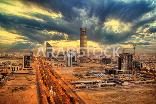 صورة ابداعية لشروق وغروب الشمس في مدينة الرياض بالمملكة العربية السعودية، شروق وغروب الشمس، الفن الهندسي المعماري في السعودية، الابراج وناطحات السحاب، معالم الرياض المشهورة، السياحة في السعودية