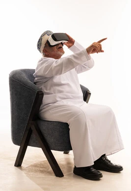 Omani Senior Man Using VR Headset in Traditional Dress