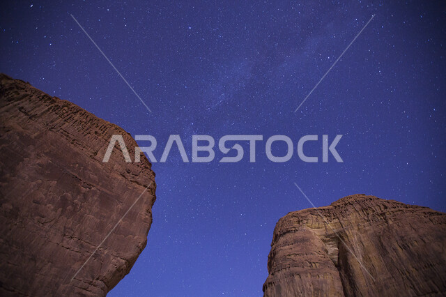 صورة إبداعية لصخرة الفيل في العلا بالمملكة العربية السعودية، جمال التكوينات الصخرية الطبيعية، صخرة الفيل في العلا، بلدة العلا القديمة، المعالم التاريخية الأثرية السياحية في السعودية، السياحة في السعودية