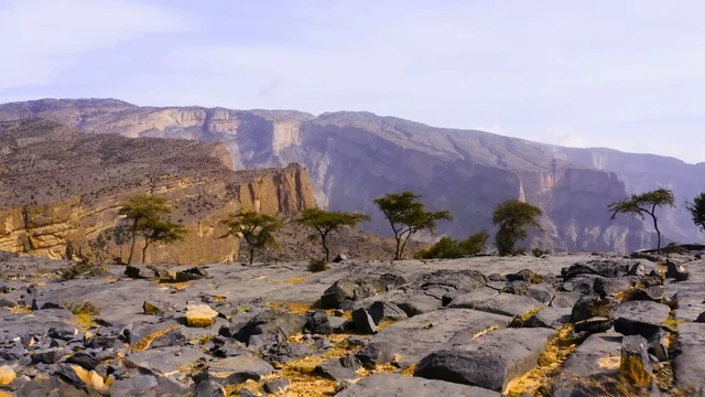 إطلالة قمة جبل شمس وجراند كانيون في سلطنة عمان