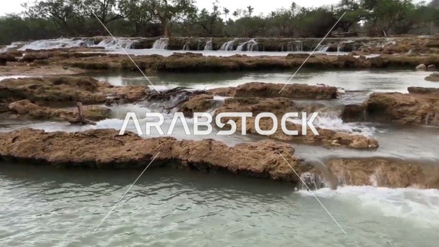 شلالات جبال ظفار في سلطنة عمان مشهد طبيعي