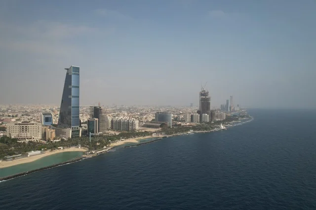 The waterfront of the Jeddah Corniche in the Kingdom of Saudi Arabia, Red Sea beach, natural landscapes, tourism in Jeddah.