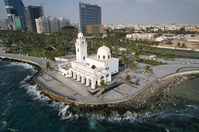 The waterfront of the Jeddah Corniche in the Kingdom of Saudi Arabia, Red Sea beach, natural landscapes, tourism in Jeddah.