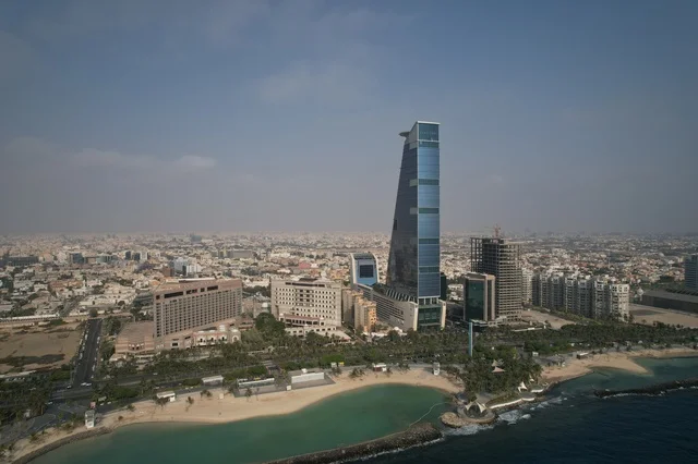 The waterfront of the Jeddah Corniche in the Kingdom of Saudi Arabia, Red Sea beach, natural landscapes, tourism in Jeddah.