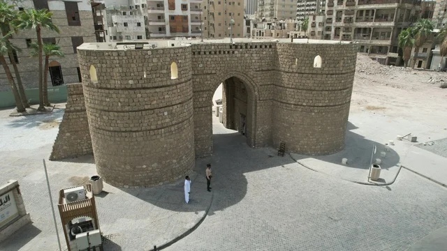 بوابة مكه التاريخيه في جده البلد, معلم اثري تاريخي شعبي, السياحه في المملكه العربيه السعوديه