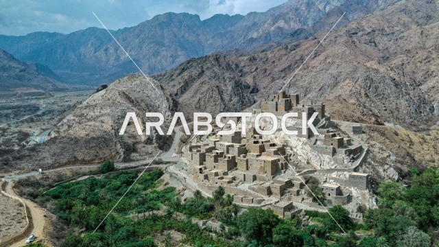 التضاريس الجبليه في الهدا جنوب السعوديه, الطرق المعبده المتعرجه في مدينة ابها, طبيعة الجبال الصخريه الوعره, خلفية الطبيعه