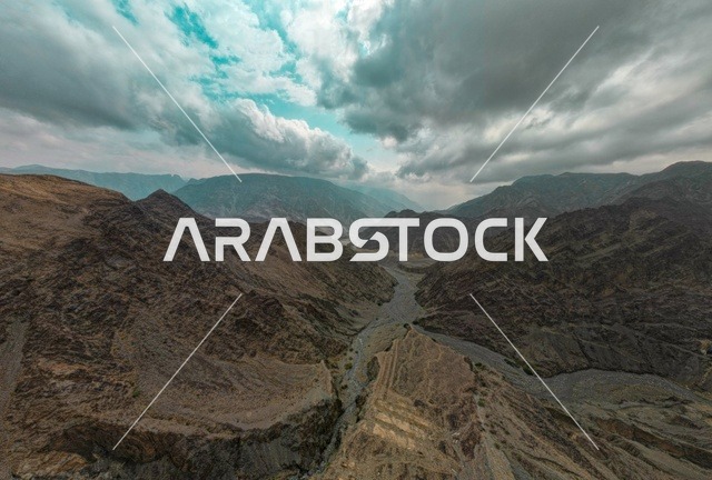 التضاريس الجبليه في الهدا جنوب السعوديه, الطرق المعبده المتعرجه في مدينة ابها, طبيعة الجبال الصخريه الوعره, خلفية الطبيعه