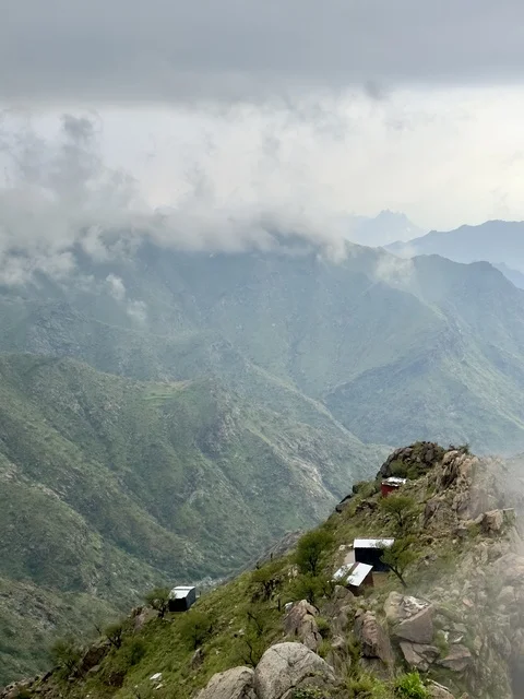 مناظر جبال ميسان الضبابية في المملكة العربية السعودية مناظر جبال ميسان الضبابية في المملكة العربية السعودية