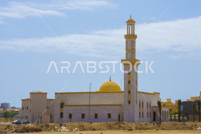 صورة مقربة لأحد المساجد في مدينة جدة بالمملكة العربية السعودية، التصميم الهندسي المعماري المميز، العبادة والتقرب الى الله، مئذنة المسجد، اقامة الصلاة، الفن الاسلامي المعماري في السعودية