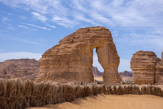 صخرة الفيل العلا التكوينات الصخرية الطبيعية السعودية