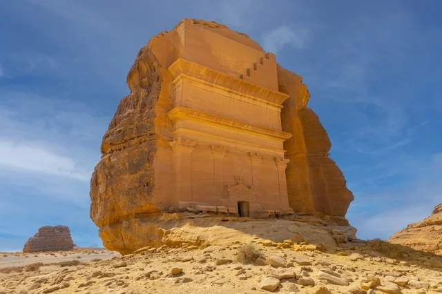 ضريح قصر الفريد مدائن صالح العلا بالسعودية