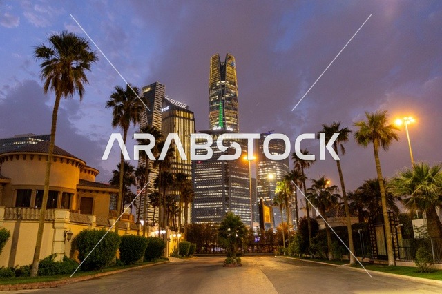 أبراج مركز الملك عبدالله المالي في الرياض ليلاً