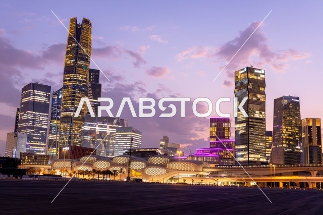 مركز الملك عبد الله المالي بالرياض وقت الغروب