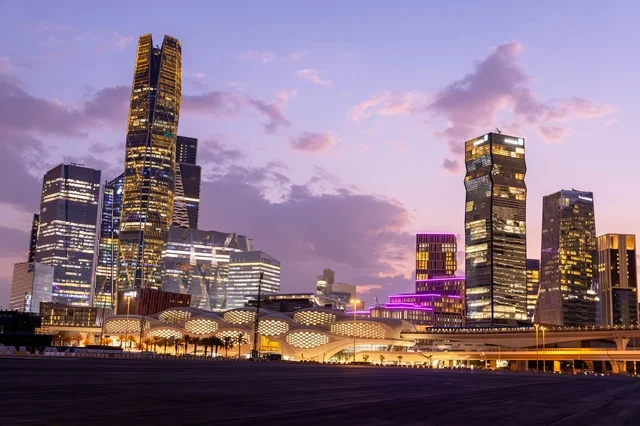 مركز الملك عبد الله المالي بالرياض وقت الغروب