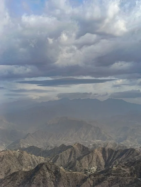 جبال فيفاء جازان السعودية مع الضباب والسحب