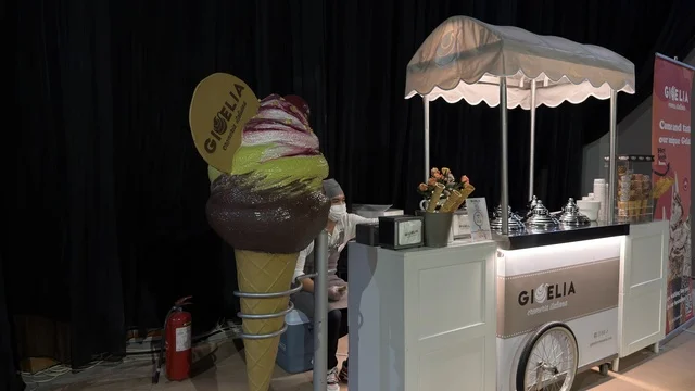 عربة جيلاتو إيطالي في فعالية لمتنا بالظهران إكسبو