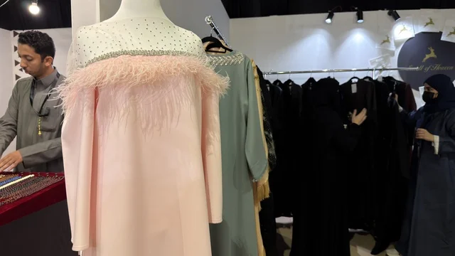 عرض عبايات وأزياء في فعالية لمتنا بالظهران إكسبو