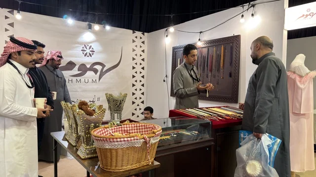 رجال سعوديون في معرض الظهران إكسبو فعالية لمتنا