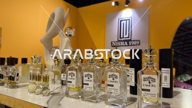 عرض عطور فاخرة في فعالية لمتنا الظهران إكسبو