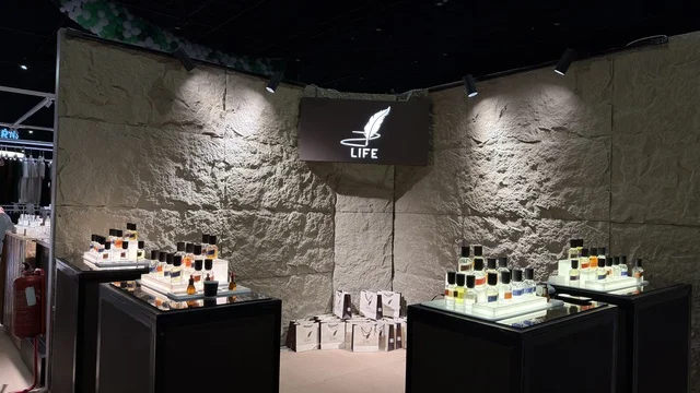 عرض عطور في فعالية لمتنا بمركز الظهران إكسبو