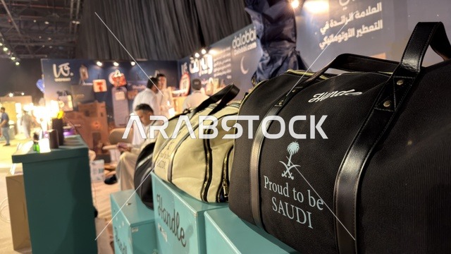 حقيبة فخور بأن أكون سعودياً في معرض الظهران إكسبو