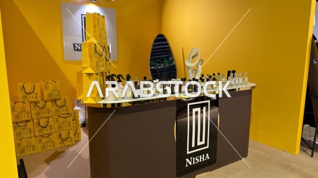 منصة عرض عطور في معرض الظهران إكسبو السعودية