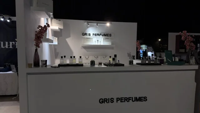 منصة عرض جريس للعطور في فعالية لمتنا بالظهران