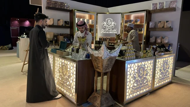 ركن العطور والبخور السعودي في فعالية لمتنا بالظهران