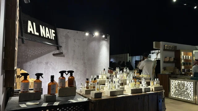 جناح عطور النايف في معرض لمتنا بالظهران