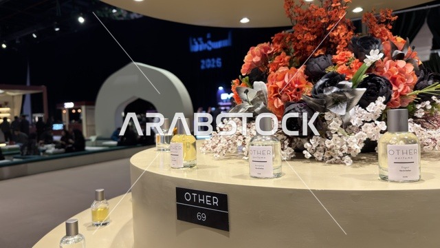 عرض عطور فاخرة في معرض لمتنا بالظهران