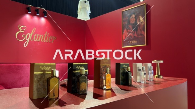 عرض عطور في معرض فعالية لمتنا بالظهران