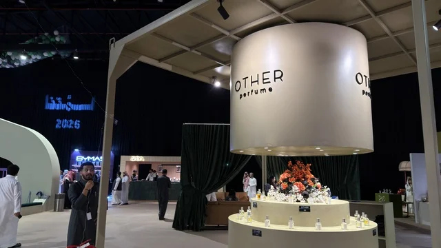 جناح عرض عطور في فعالية لمتنا بالظهران